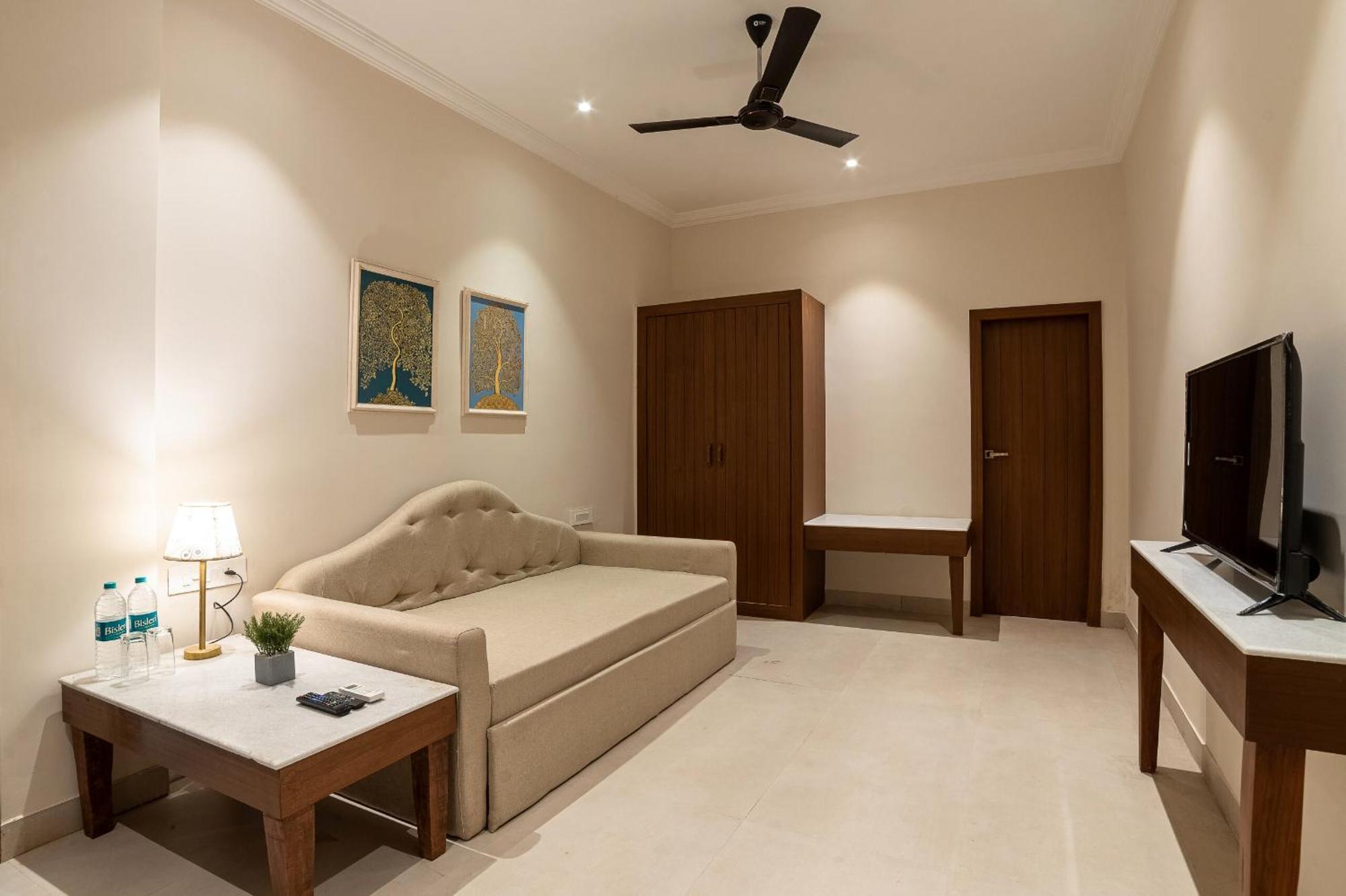 1 Amiras - Entire At Fateh Sagar, Guest house Udaipur